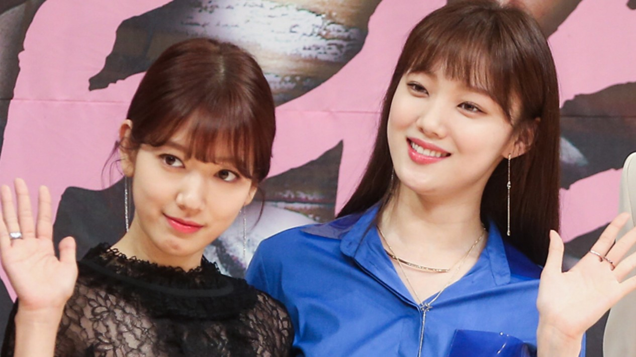 Lee Sung Kyung and Park Shin Hye